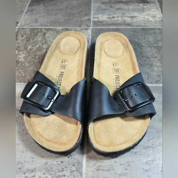 Project Cloud Shoes - PROJECT CLOUD IBIZA BIG BUCKLE LEATHER SANDALS.